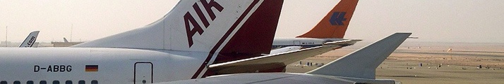Flugzeuge in Reih und Glied - Flughafen 'Hurghada International Airport' (Hurghada - EG) - 02 09 2004, 07:27 Uhr