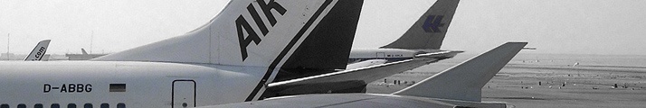 Flugzeuge in Reih und Glied - Flughafen 'Hurghada International Airport' (Hurghada - EG) - 02 09 2004, 07:27 Uhr