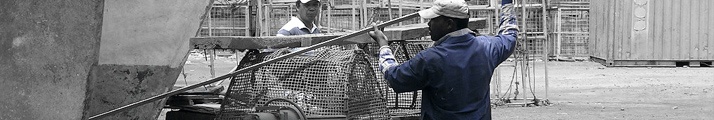 Arbeiten in der Werft des Hafens - Sal (Insel) (Pedra Lume - CV) - 04 07 2006, 13:52 Uhr